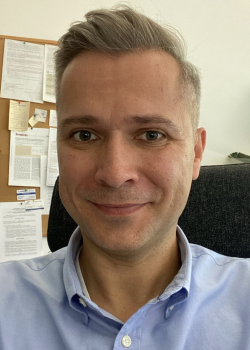 dr hab. Łukasz John, prof. UWr